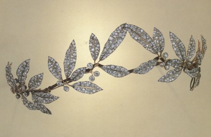 Carl-Faberge-Wreath-Diamonds