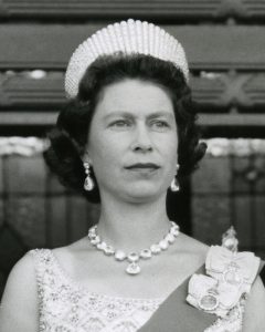 Królowa Elżbieta w diamentach Cullinan